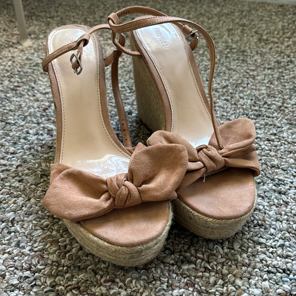 Size 8 women’s dress high heels